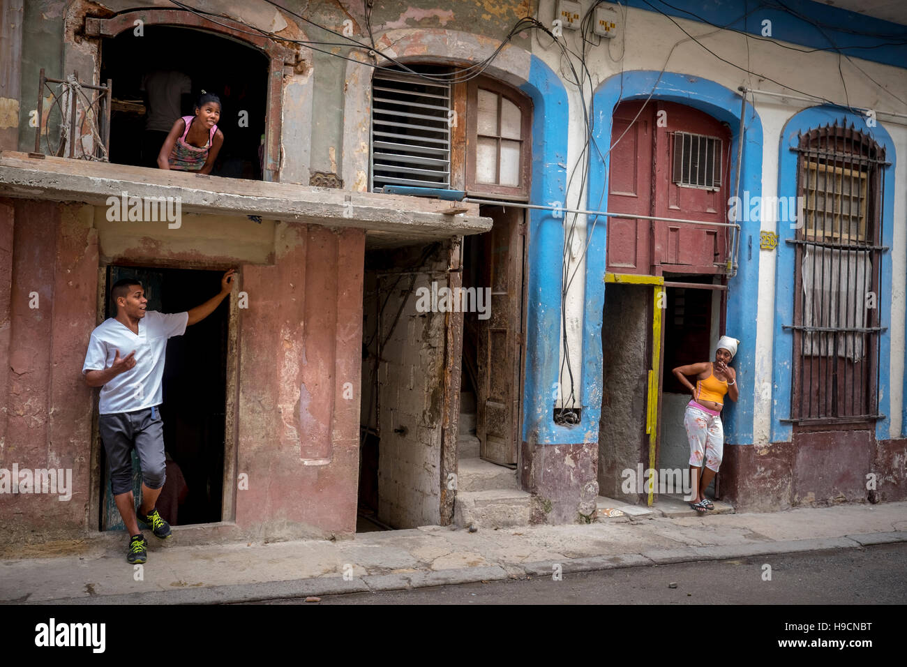 L'Avana, Cuba: Street scene, Havana Vieja Foto Stock