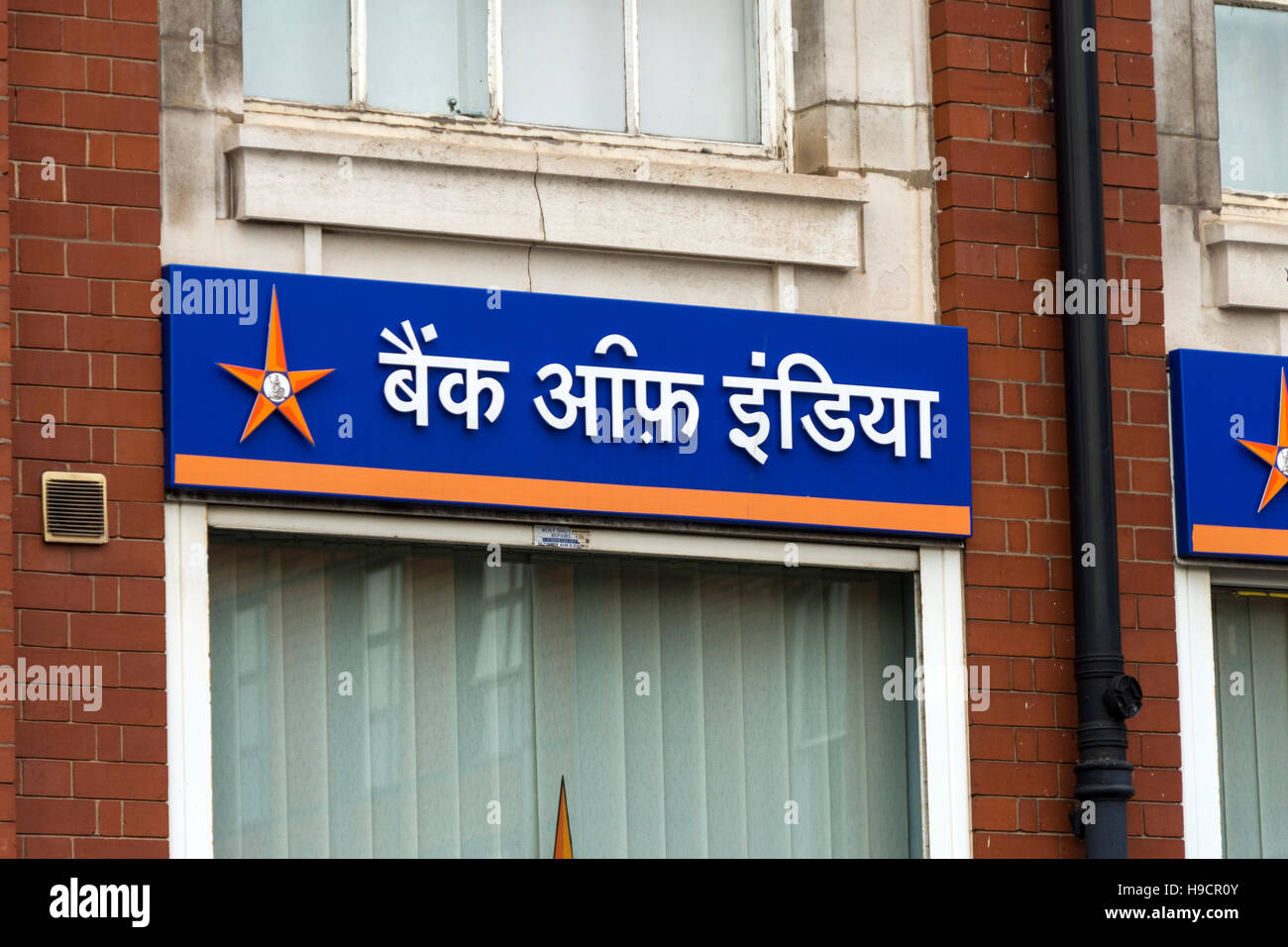 Sign in Hindi presso la Bank of India uffici, Newton Street, Northern Quarter, Manchester, Regno Unito Foto Stock