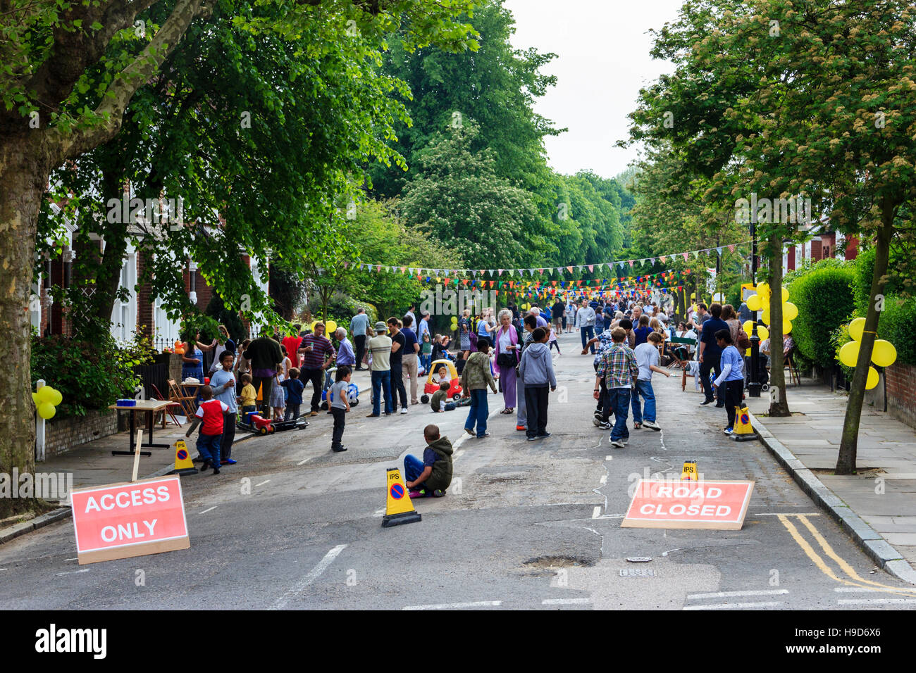 Una strada festa per celebrare il matrimonio del principe William e Kate Middleton in aprile 2011, a nord di Londra, Regno Unito Foto Stock