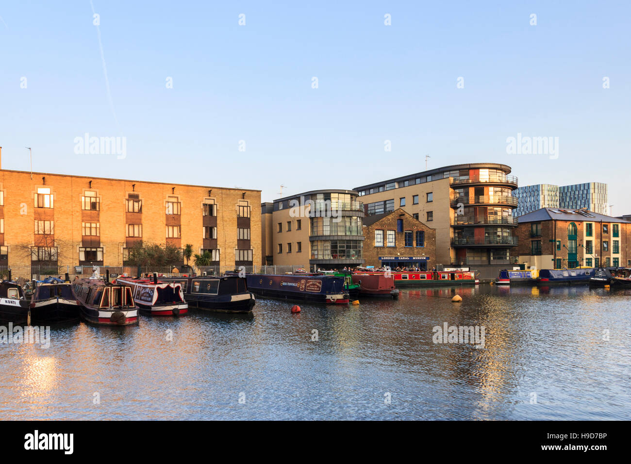 Il ghiaccio Wharf, Albert Dock e Islington Canal Museum, Regent's Canal, London, Regno Unito Foto Stock