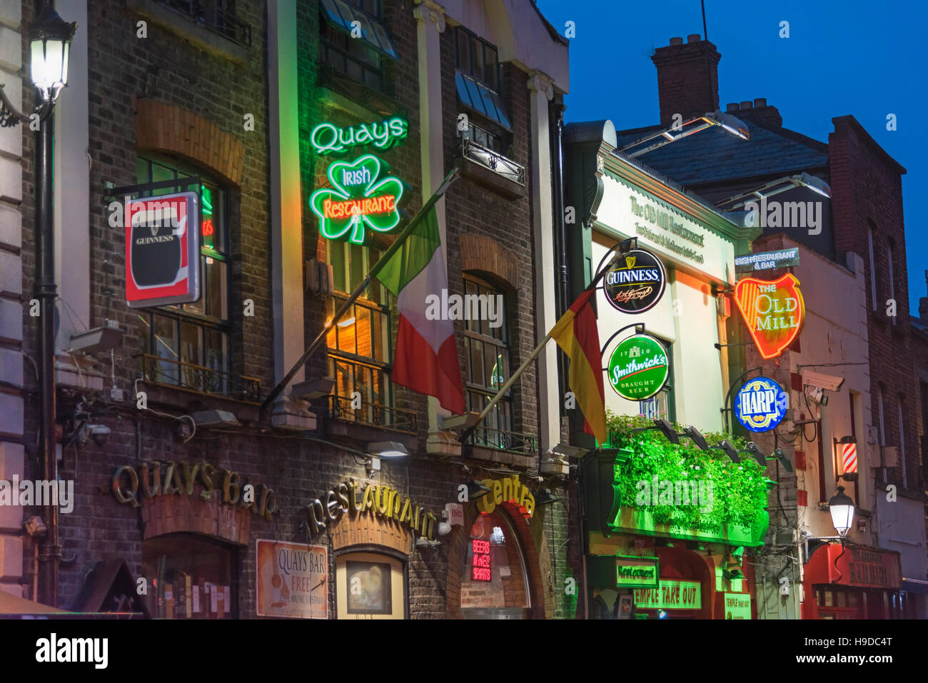Area di Temple Bar Pub segni Dublino Irlanda Foto Stock