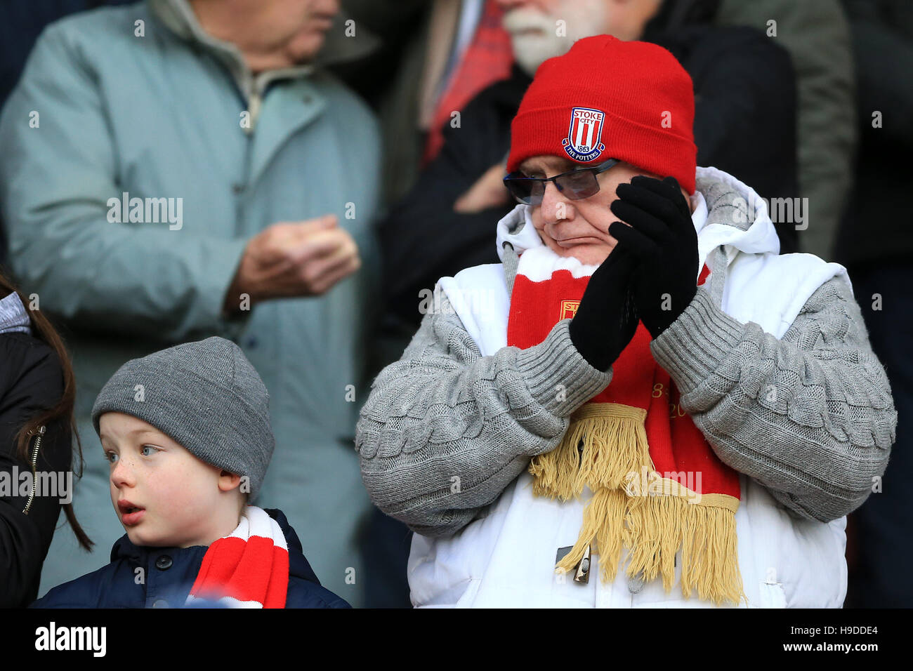 Stoke City tifosi sulle tribune a Bet365 Stadium Foto Stock