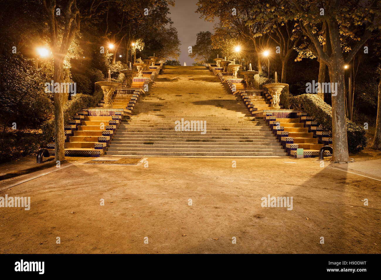 Scale a Montjuic Hill di notte a Barcellona, Passeig de Jean Forestier Foto Stock