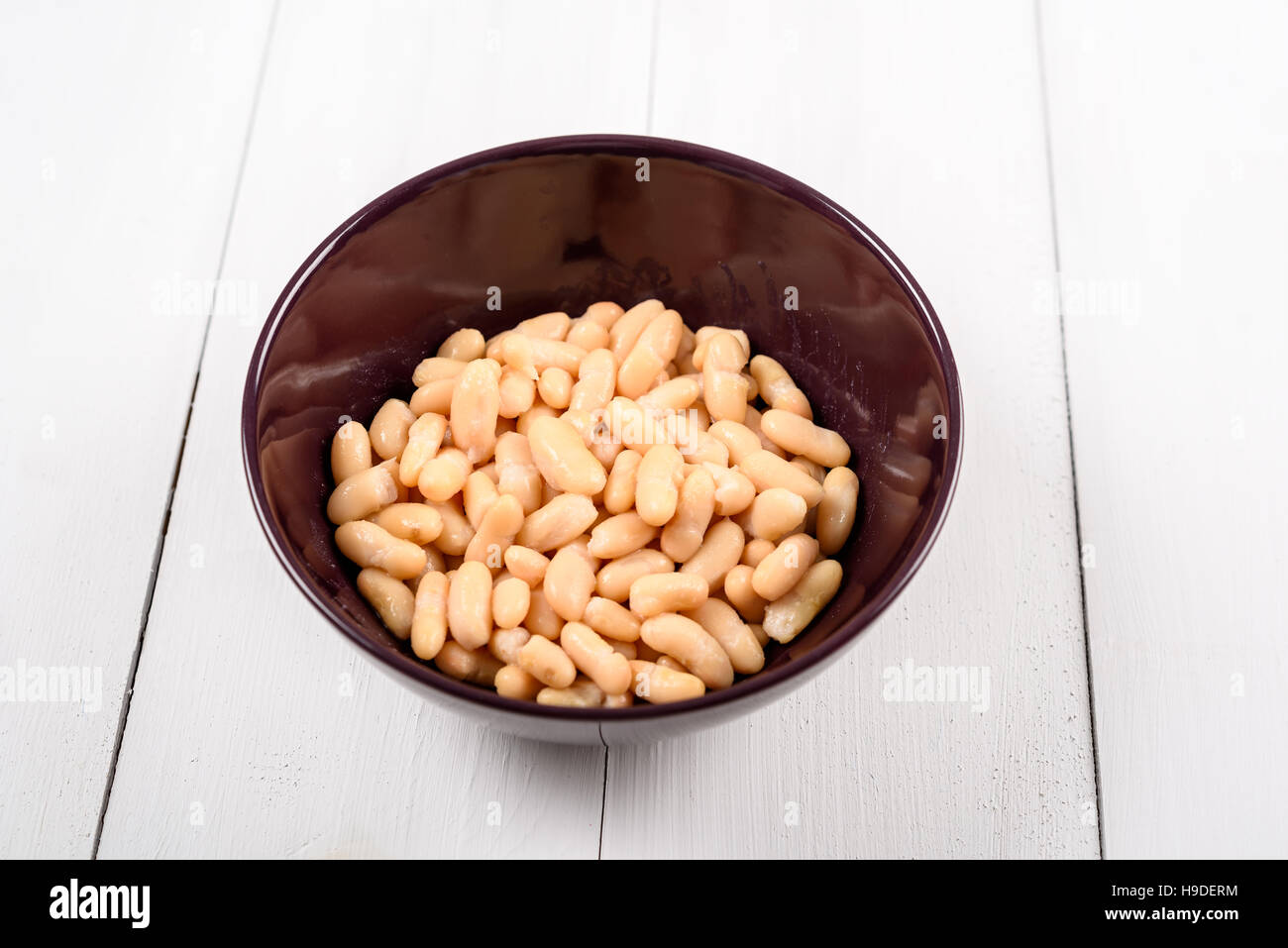 Conserve di fagioli bianchi in vaso Foto Stock