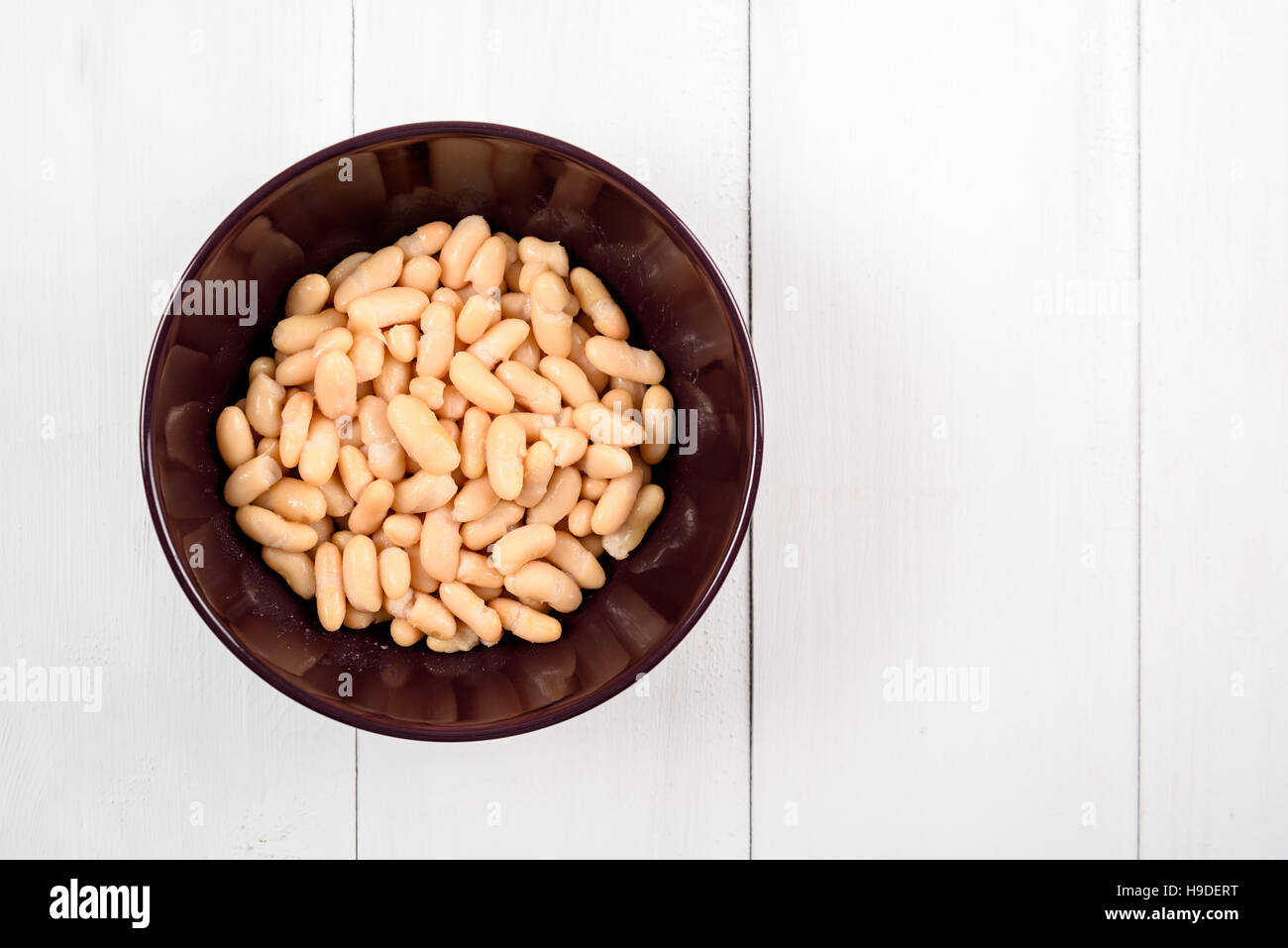 Conserve di fagioli bianchi in vaso Foto Stock