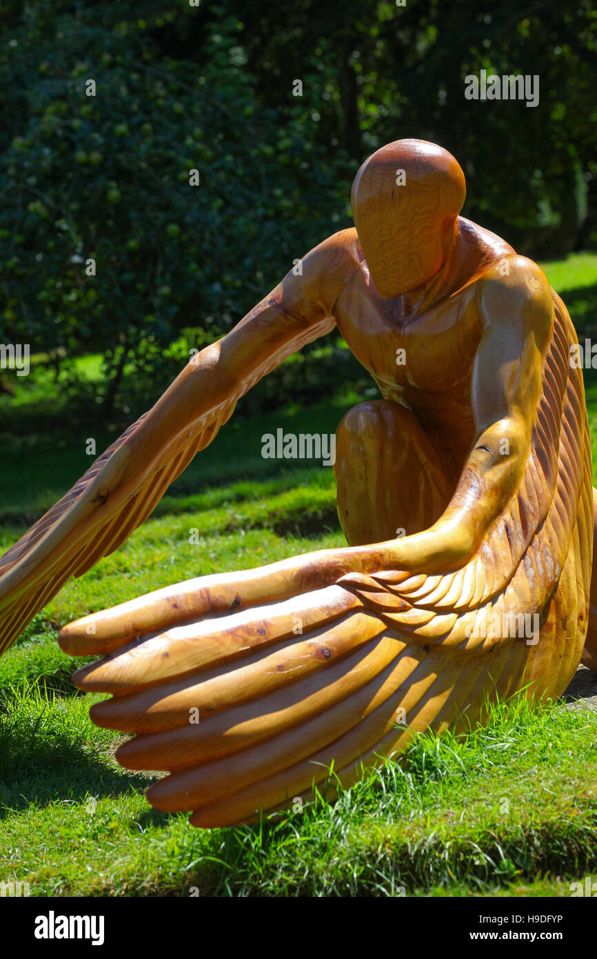 Doddington Hall, sculture, Lincoln, arti, mitologia greca Icarus, Figlio di Daedalo, scultura in legno, scultura, mostra, uomo, volare, ali, figura Foto Stock