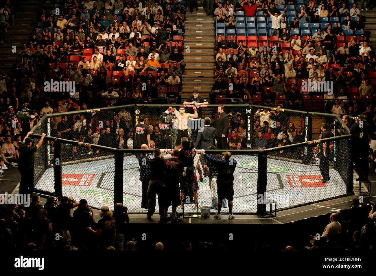 L'Ottagono anello durante la Ultimate Fighting Championship UFC 65 all'Arco Arena di Sacramento, CA, il 18 novembre 2006. Photo credit: Francesco Specker Foto Stock
