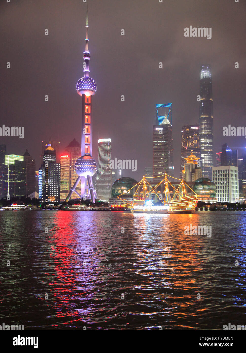 Cina, Shanghai Pudong, skyline, Fiume Huangpu, Foto Stock