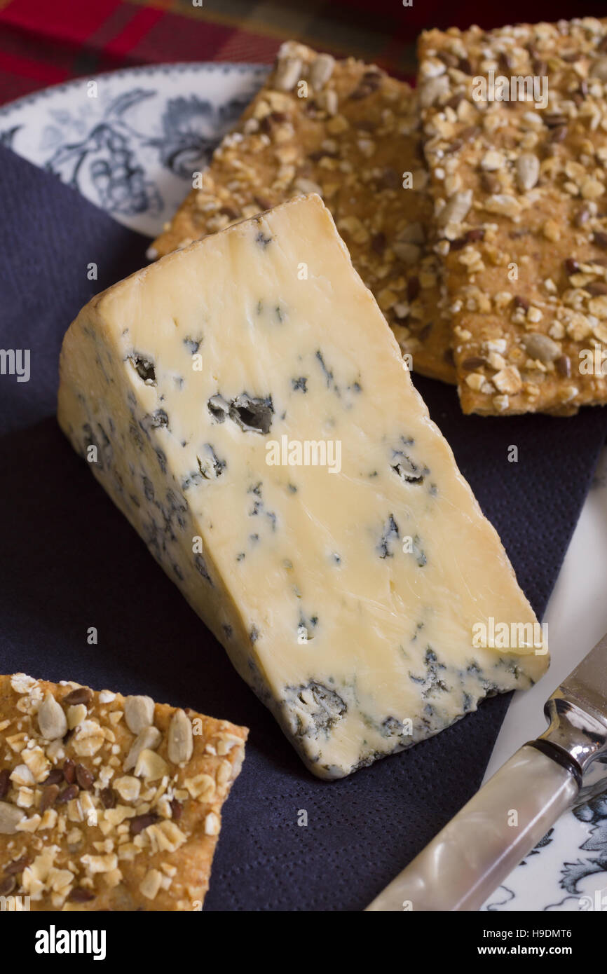 Perl Las o Blue Pearl un organico di fatto a mano blu gallese formaggio prodotto in Carmarthenshire Foto Stock