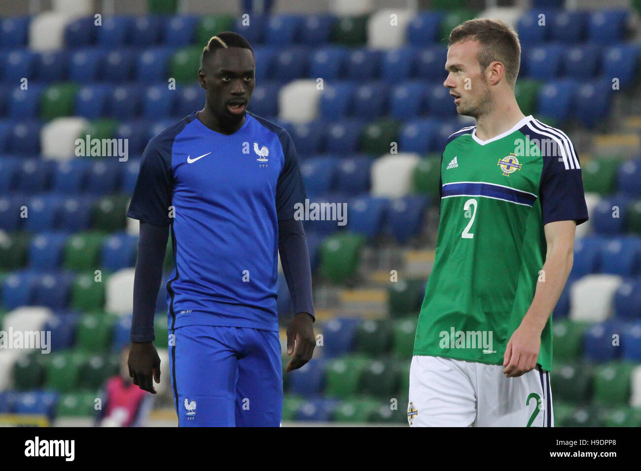 Stadio Nazionale al Windsor Park di Belfast. 11 ottobre 2016. Irlanda del Nord 0 Francia 3 (UEFA europeo U21 campionato - Gioco di Qualifica Gruppo C). Jean-Kévin Augustin (9 -blu) in azione per la Francia. Foto Stock