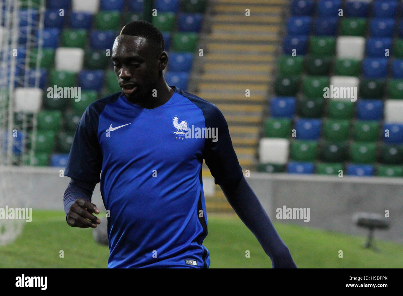 Stadio Nazionale al Windsor Park di Belfast. 11 ottobre 2016. Irlanda del Nord 0 Francia 3 (UEFA europeo U21 campionato - Gioco di Qualifica Gruppo C). Jean-Kévin Augustin (9 -blu) in azione per la Francia. Foto Stock