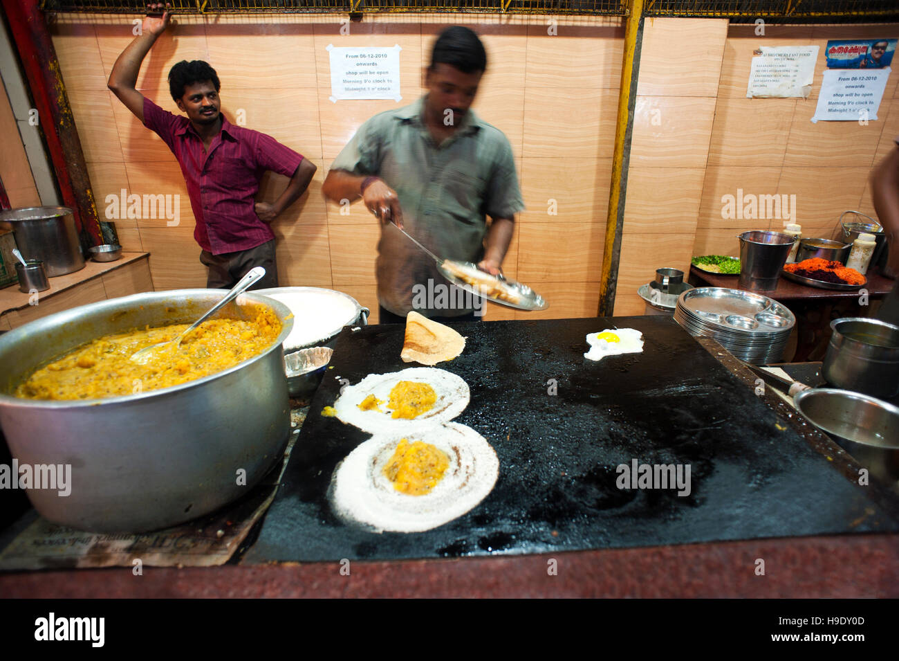 Un'altra notte al Pai dosa in Ernakulam, ampiamente considerato uno dei migliori ristoranti di dosa in Kerala. Foto Stock