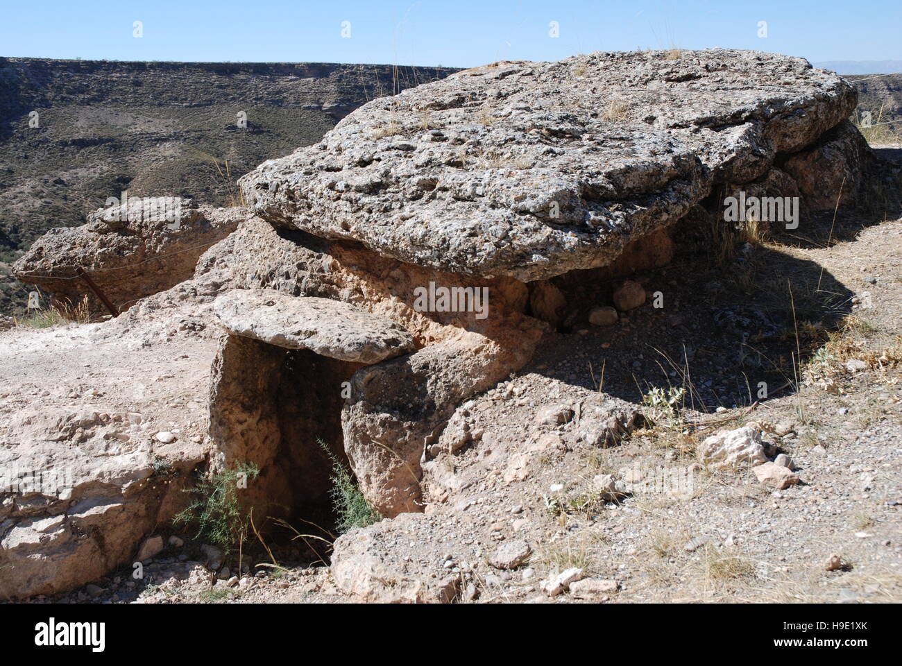 Parte della necropoli di sepolcri e Dolmen nella città di Gorafe vicino a Granada Andalusia Spagna. Foto Stock