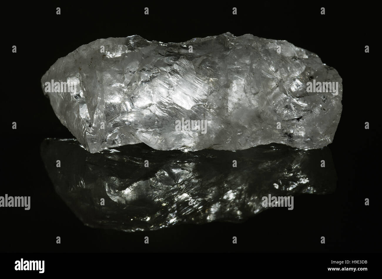 Quarzo cristallo grezzo isolato su nero Foto Stock