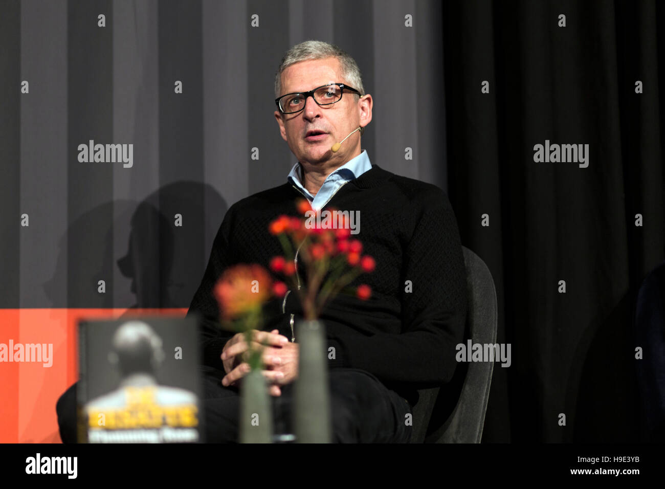 Lo scrittore danese e giornalista Flemming Rose visto durante un'intervista al Salone del libro BogForum 2016 a Copenaghen. Foto Stock