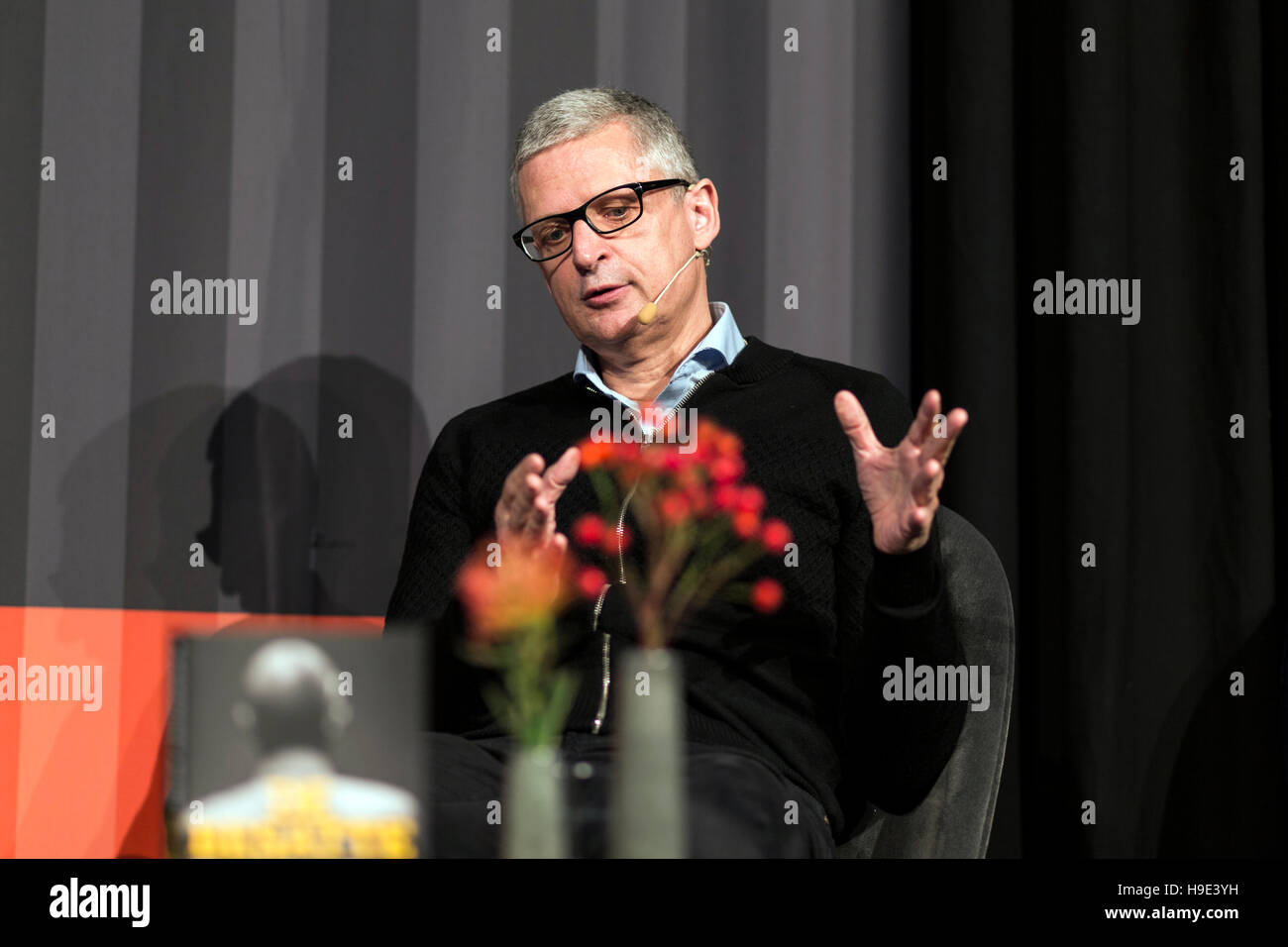 Lo scrittore danese e giornalista Flemming Rose visto durante un'intervista al Salone del libro BogForum 2016 a Copenaghen. Foto Stock