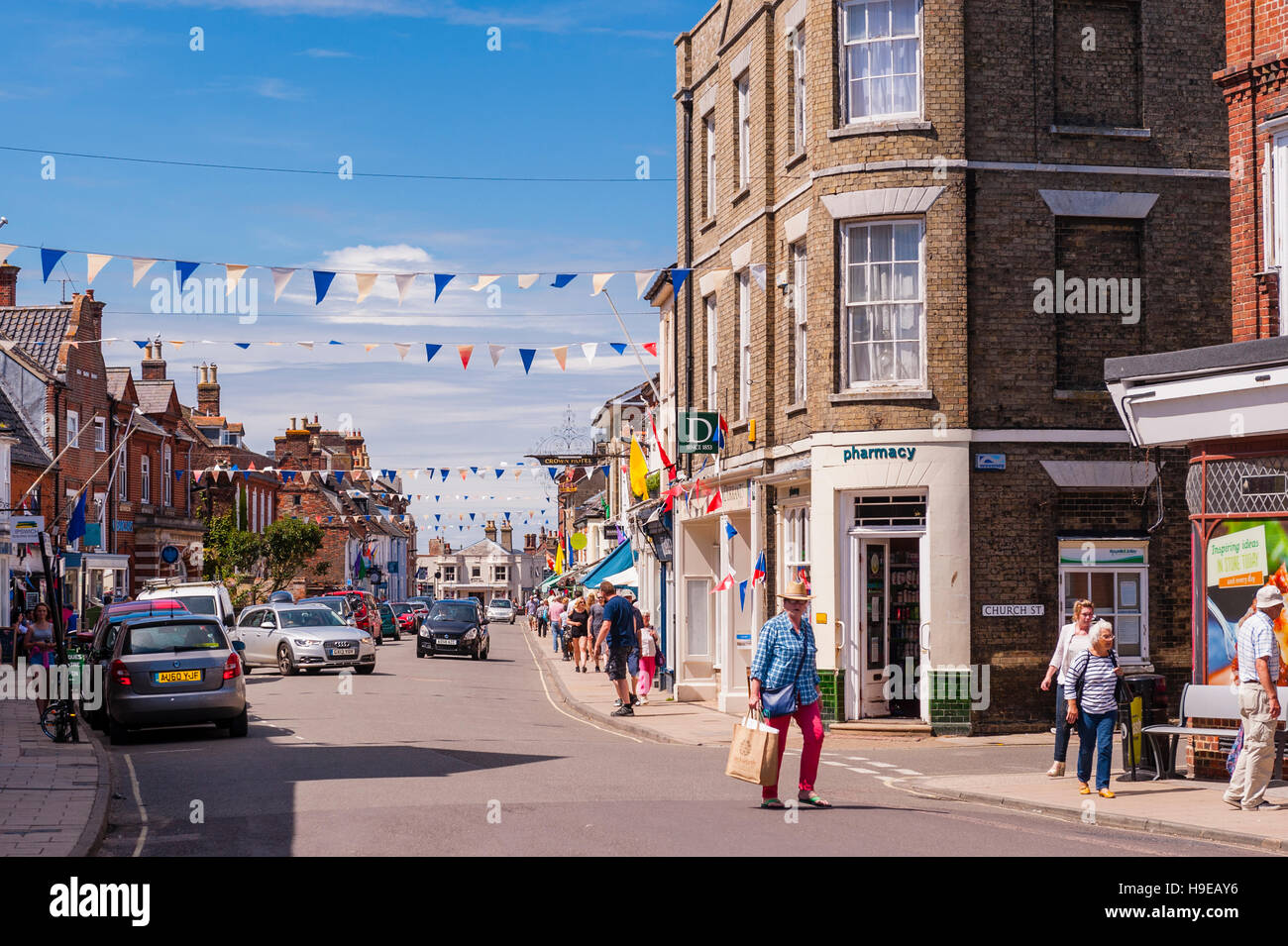 La high street in Southwold , Suffolk , Inghilterra , Inghilterra , Regno Unito Foto Stock