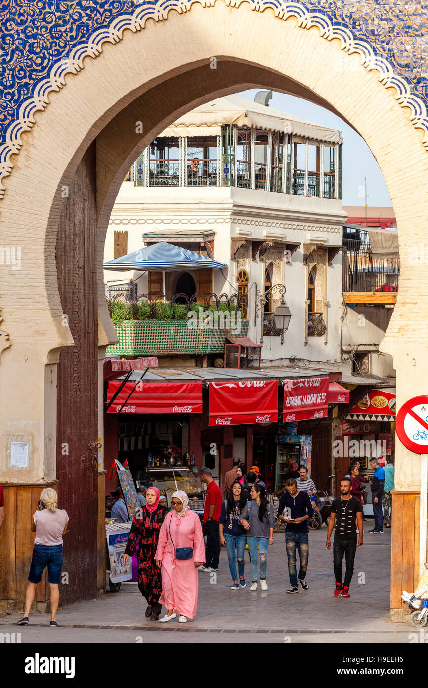 Bab Boujloud, (ingresso principale alla Medina) Fez el Bali, Fez, in Marocco Foto Stock