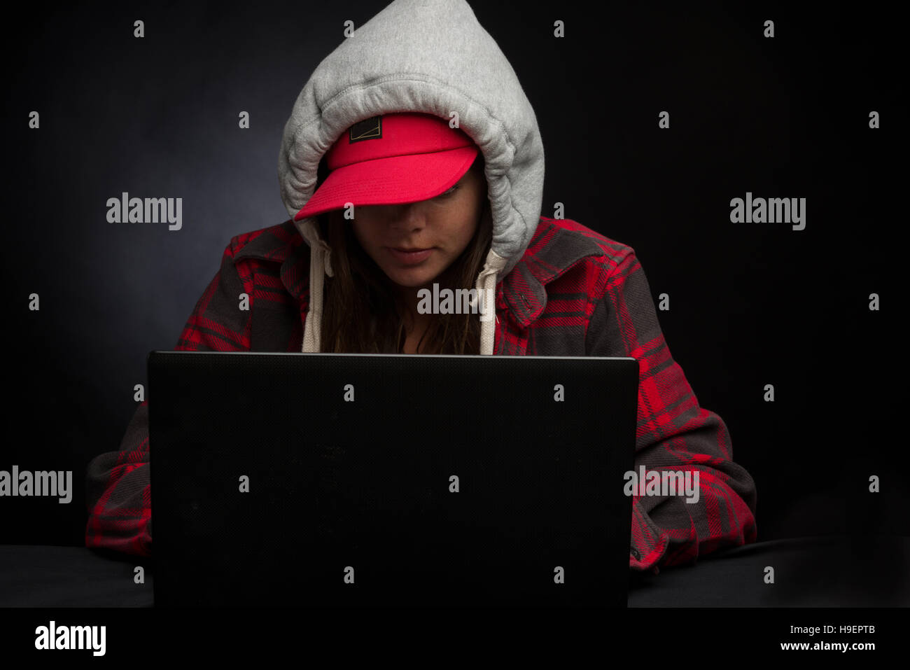Cyber criminalità. Attività criminali online. Le frodi su Internet. La criminalità informatica. Foto Stock