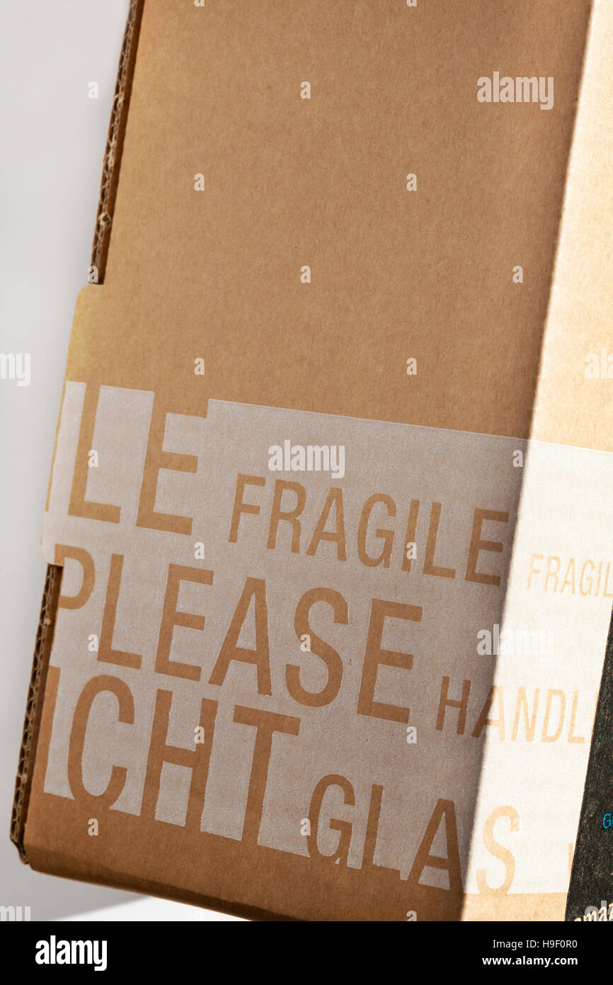 Fragile Maneggiare Con Cura Il Vetro Immagini E Fotos Stock Alamy