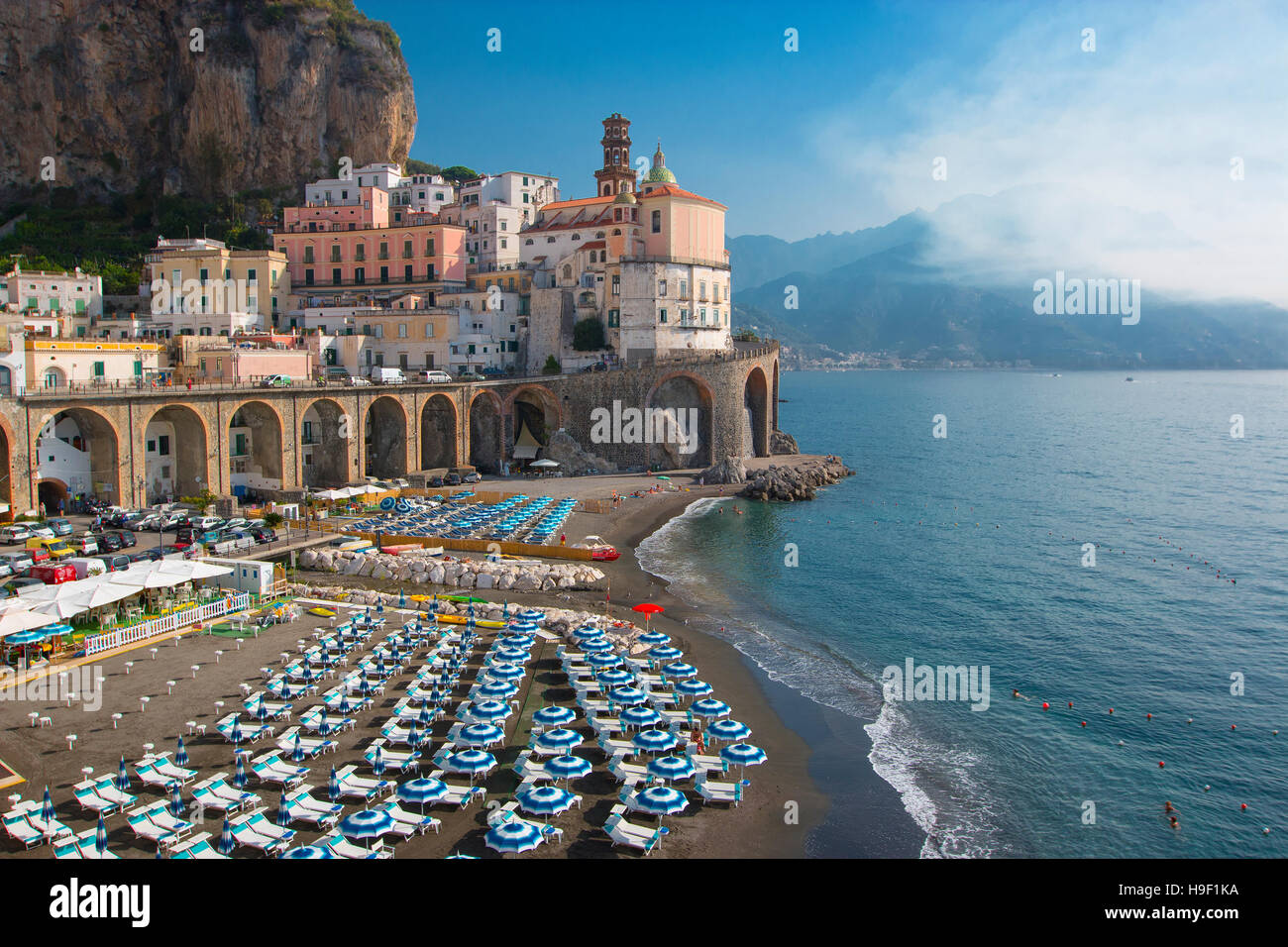 Atrani sulla costiera amalfitana, Campania, Italia Foto Stock