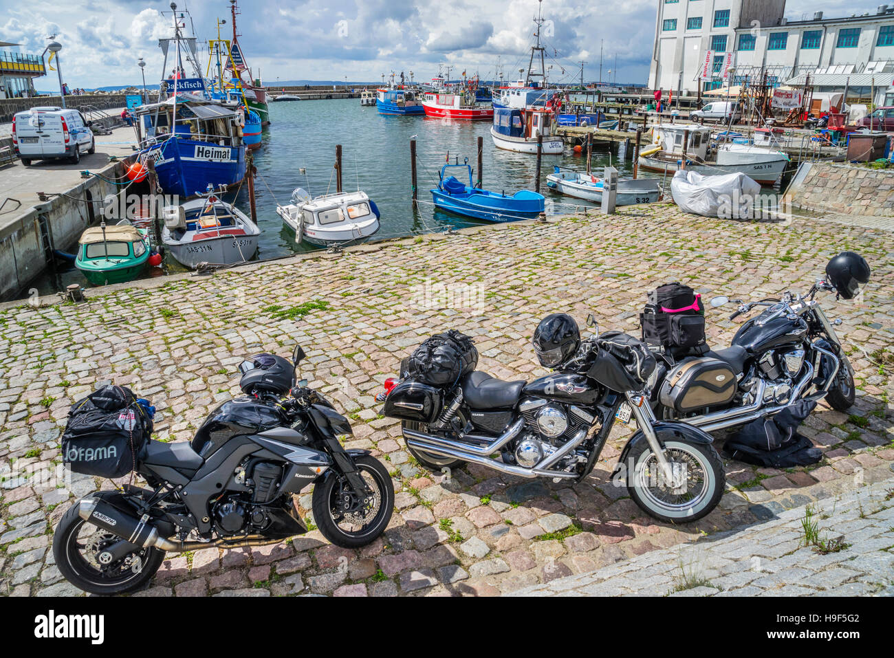 Germania, Meclenburgo-Pomerania Occidentale, Rügen, Sassnitz, vista del vecchio porto da pesca Foto Stock