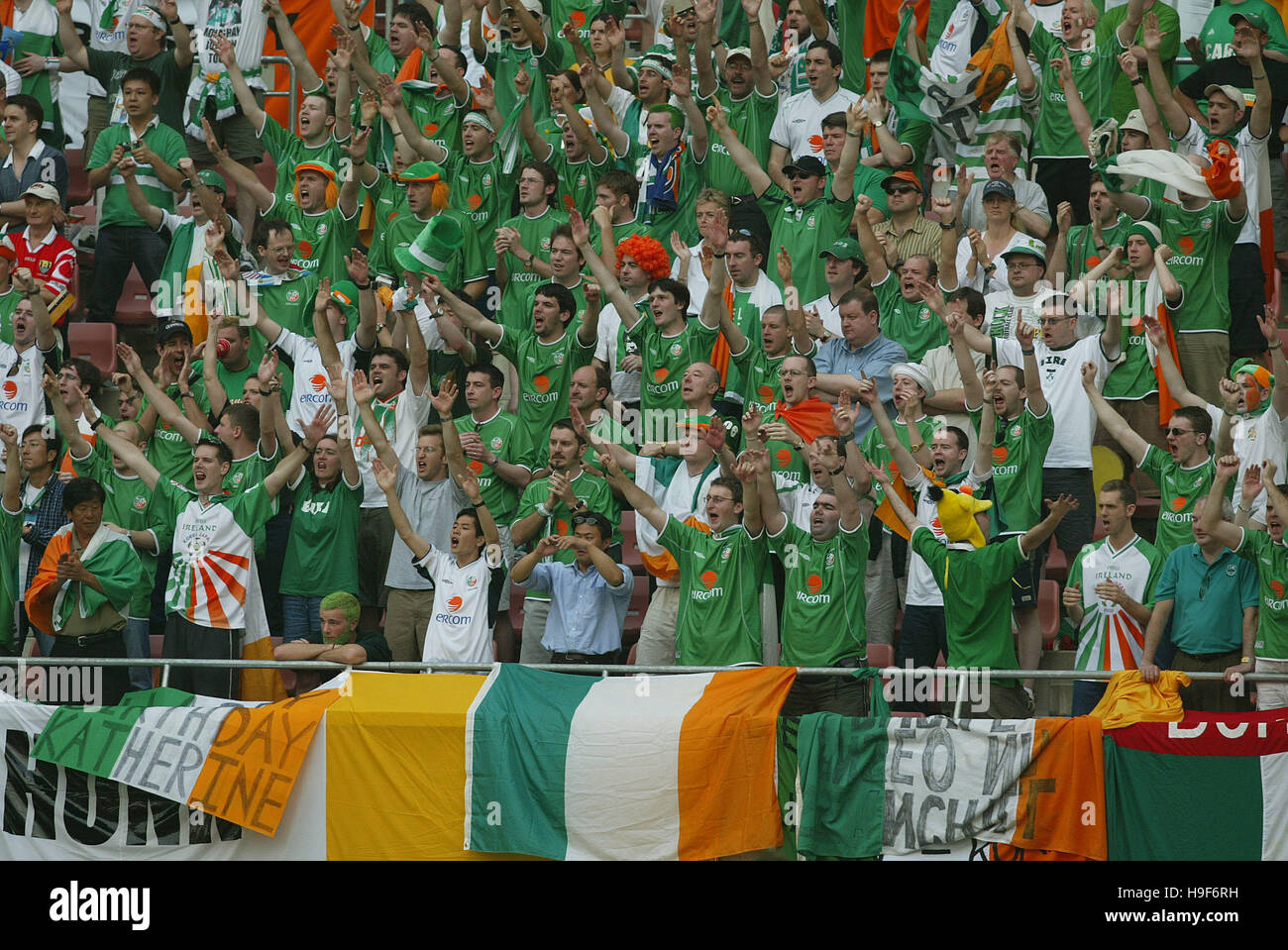 Repubblica di Irlanda tifosi REPUBBLICA DI IRLANDA STADIO DI NIIGATA Niigata Giappone 01 Giugno 2002 Foto Stock