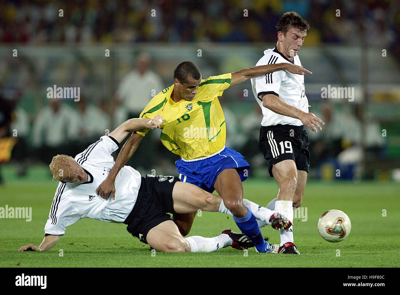 RIVALDO RAMELOW C B SCHNEIDER BRASILE V GERMANIA YOKOHAMA STADIUM YOKOHAMA GIAPPONE 30 Giugno 2002 Foto Stock