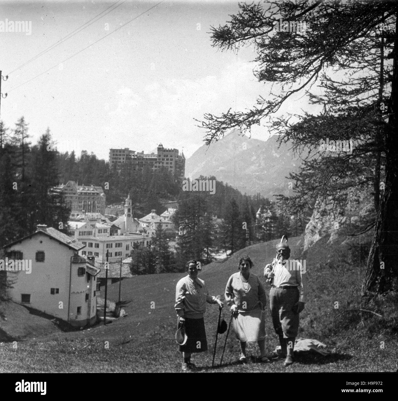 Ebraica tedesca turisti passeggiate a Sils Maria in Engadina Svizzera 1928 Foto Stock