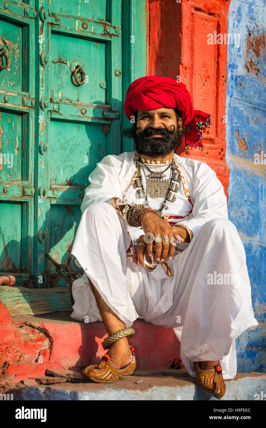 Vestiti indiani deals uomo