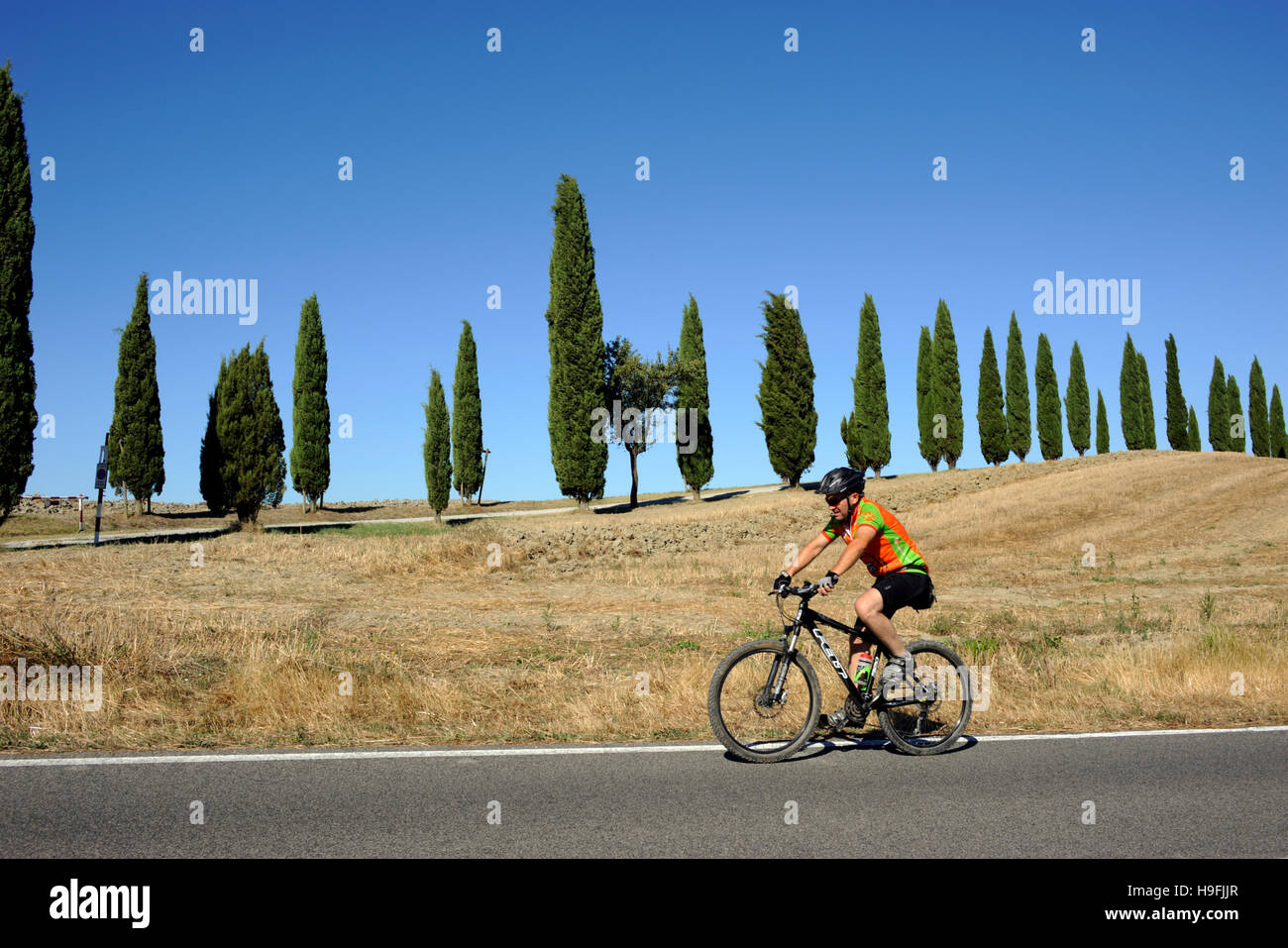 Tuscany countryside bike immagini e fotografie stock ad alta risoluzione -  Alamy