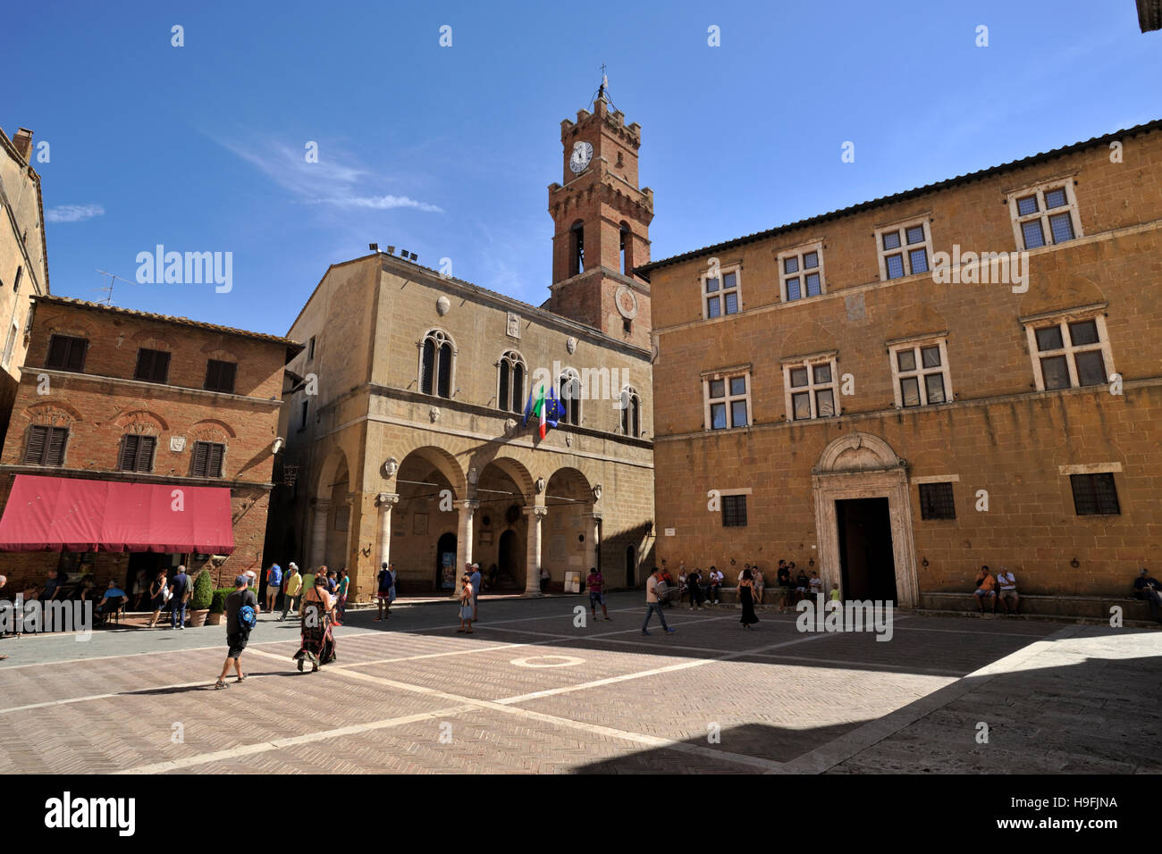 Comune e Palazzo Vescovile, Piazza Pio II, Pienza, Toscana, Italia Foto Stock