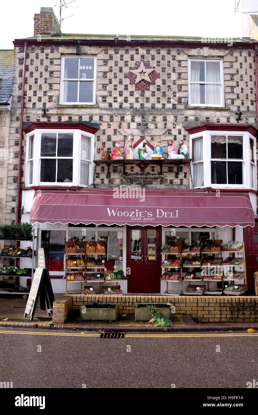 Woozie's Deli con insolito presepe sopra alla birra Devon West Country UK Foto Stock