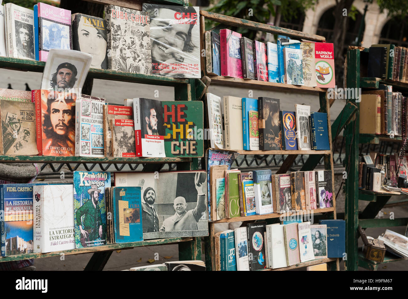 Libri usati per la vendita su strada a l'Avana Foto Stock