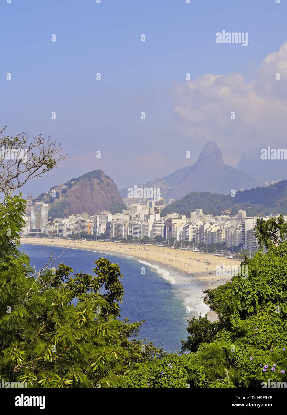 Il Brasile, la città di Rio de Janeiro, Leme, Spiaggia di Copacabana visto dal forte Duque de Caxias. Foto Stock
