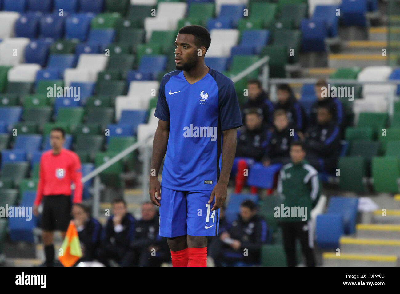 Stadio Nazionale al Windsor Park di Belfast. 11 ottobre 2016. Irlanda del Nord 0 Francia 3 (UEFA europeo U21 campionato - Gioco di Qualifica Gruppo C). Thomas Lemar (14-blu) in azione per la Francia. Foto Stock