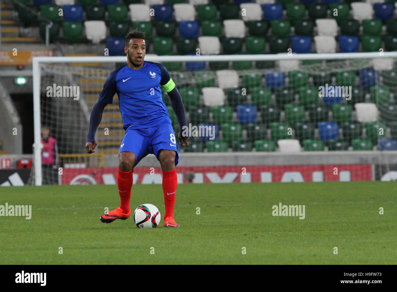 Stadio Nazionale al Windsor Park di Belfast. 11 ottobre 2016. Irlanda del Nord 0 Francia 3 (UEFA europeo U21 campionato - Gioco di Qualifica Gruppo C). Corentin Tolisso (8-blu) in azione per la Francia. Foto Stock