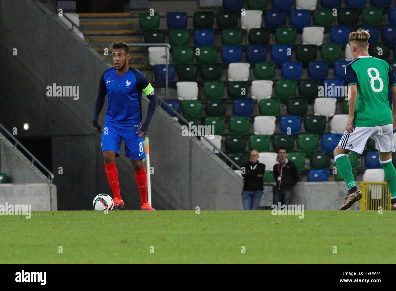 Stadio Nazionale al Windsor Park di Belfast. 11 ottobre 2016. Irlanda del Nord 0 Francia 3 (UEFA europeo U21 campionato - Gioco di Qualifica Gruppo C). Corentin Tolisso (8-blu) in azione per la Francia. Foto Stock