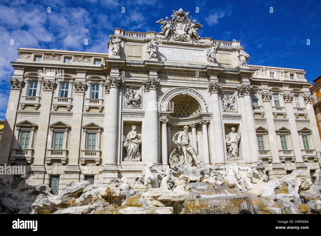 Fontana di Trevi a Roma, Italia. La più grande fontana barocca della città e una delle più famose fontane in tutto il mondo Foto Stock