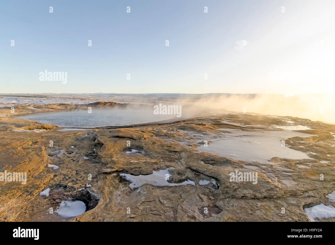 Grande Geysir primavera calda dormienti dal 1916 geyser area geotermale con numerose sorgenti di acqua calda, Islanda Foto Stock