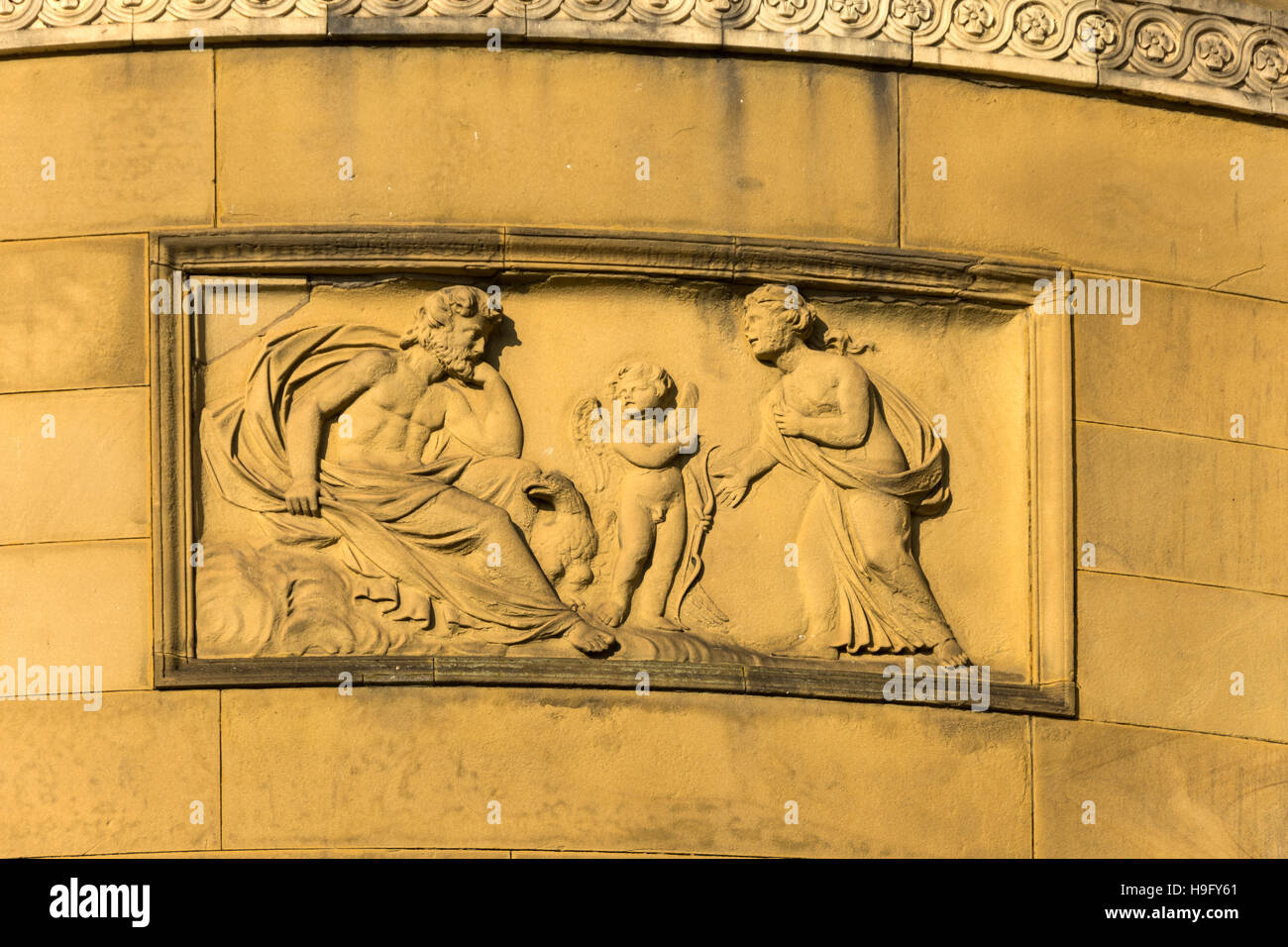 Scolpito a bassorilievo in pietra a Heaton Hall, Heaton Park, Manchester, Inghilterra, Regno Unito. Sede storica del Egerton famiglia. Foto Stock