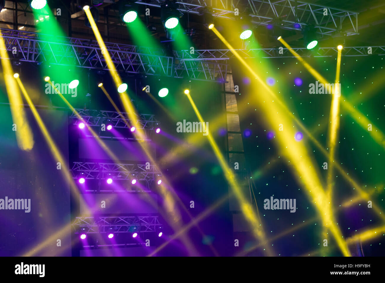 Concerto spettacolo di luci, stadio, luci colorate luci dello stadio, spettacolo di luci al concerto. Foto Stock