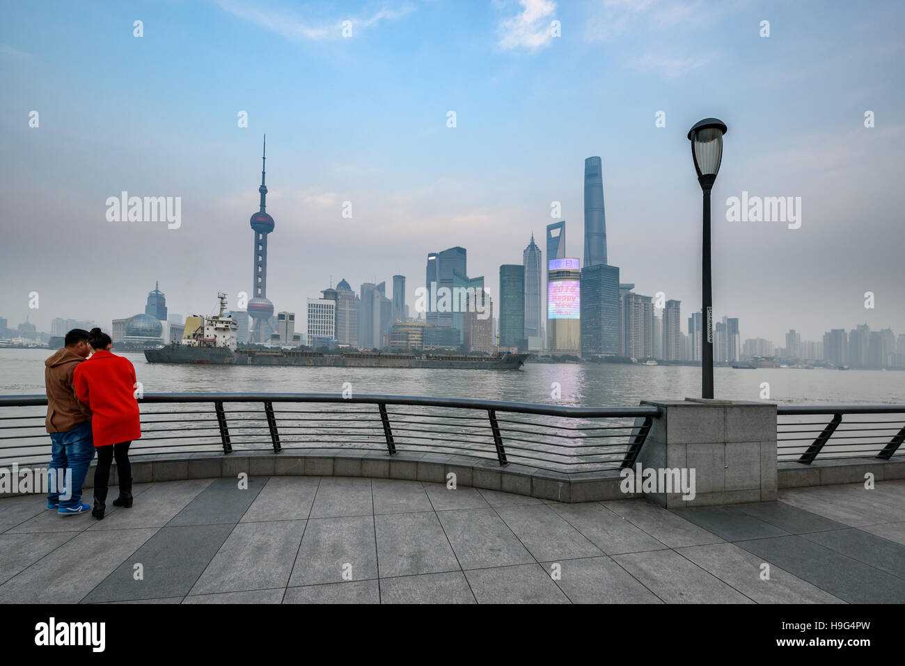 Il Bund o Waitan è una zona fronte mare nel centro di Shanghai, Cina Foto Stock