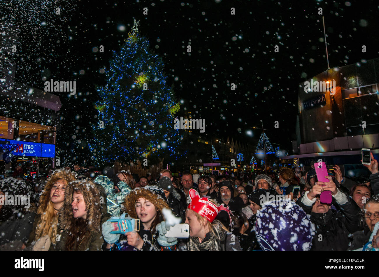 Southend Natale interruttore luci sul caso in offerta una giornata di musica e intrattenimento in strada alta. Foto Stock