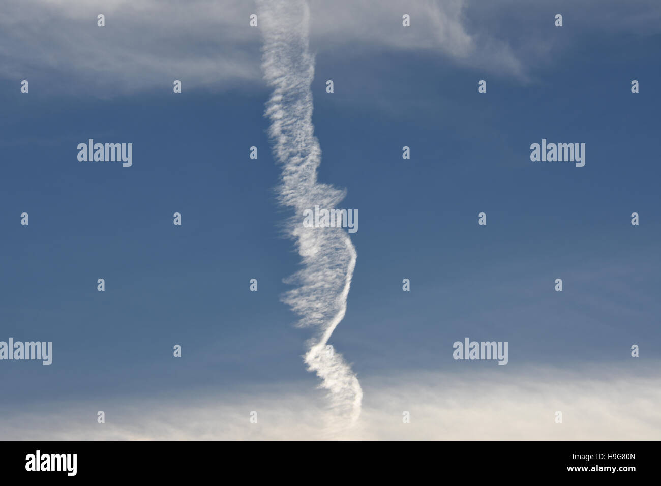 Nuvole insolite sono comuni in Pembrokeshire, ad una di queste visto da un ormeggio da Benton Castle Foto Stock