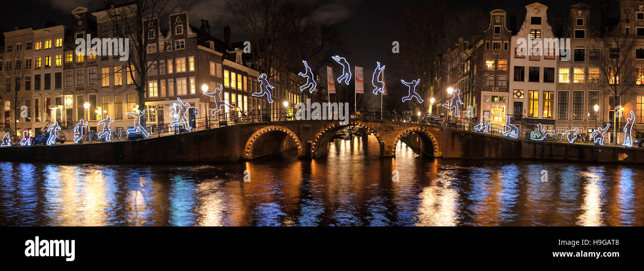Eseguire al di là da Angelo Bonello (Amsterdam Light Festival 2015-2016) Foto Stock