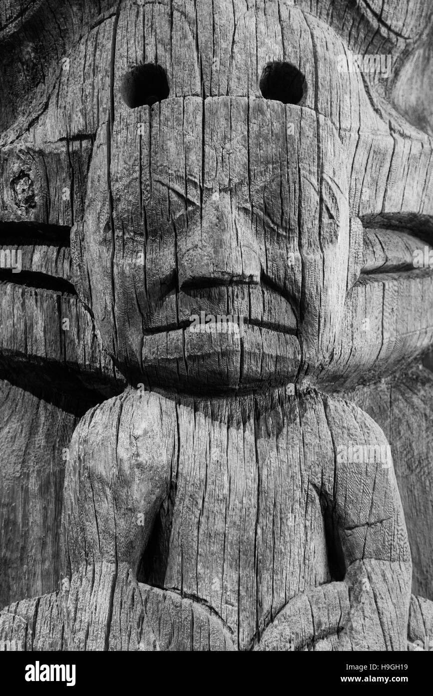 Immagine astratta di un weathered totem pole Foto Stock