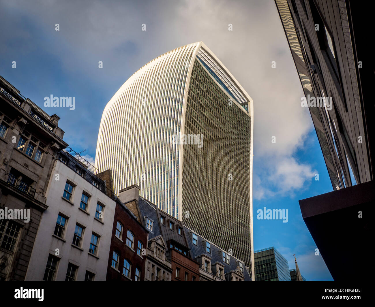 Esterno del 20 Fenchurch Street, noto come il walkie talkie edificio, Londra, Regno Unito. Foto Stock