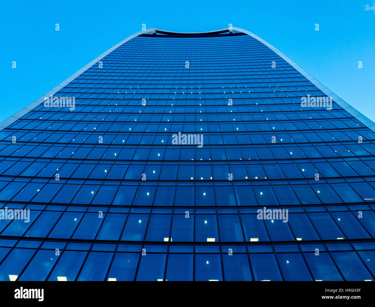 Esterno del 20 Fenchurch Street, noto come il walkie talkie edificio, Londra, Regno Unito. Foto Stock