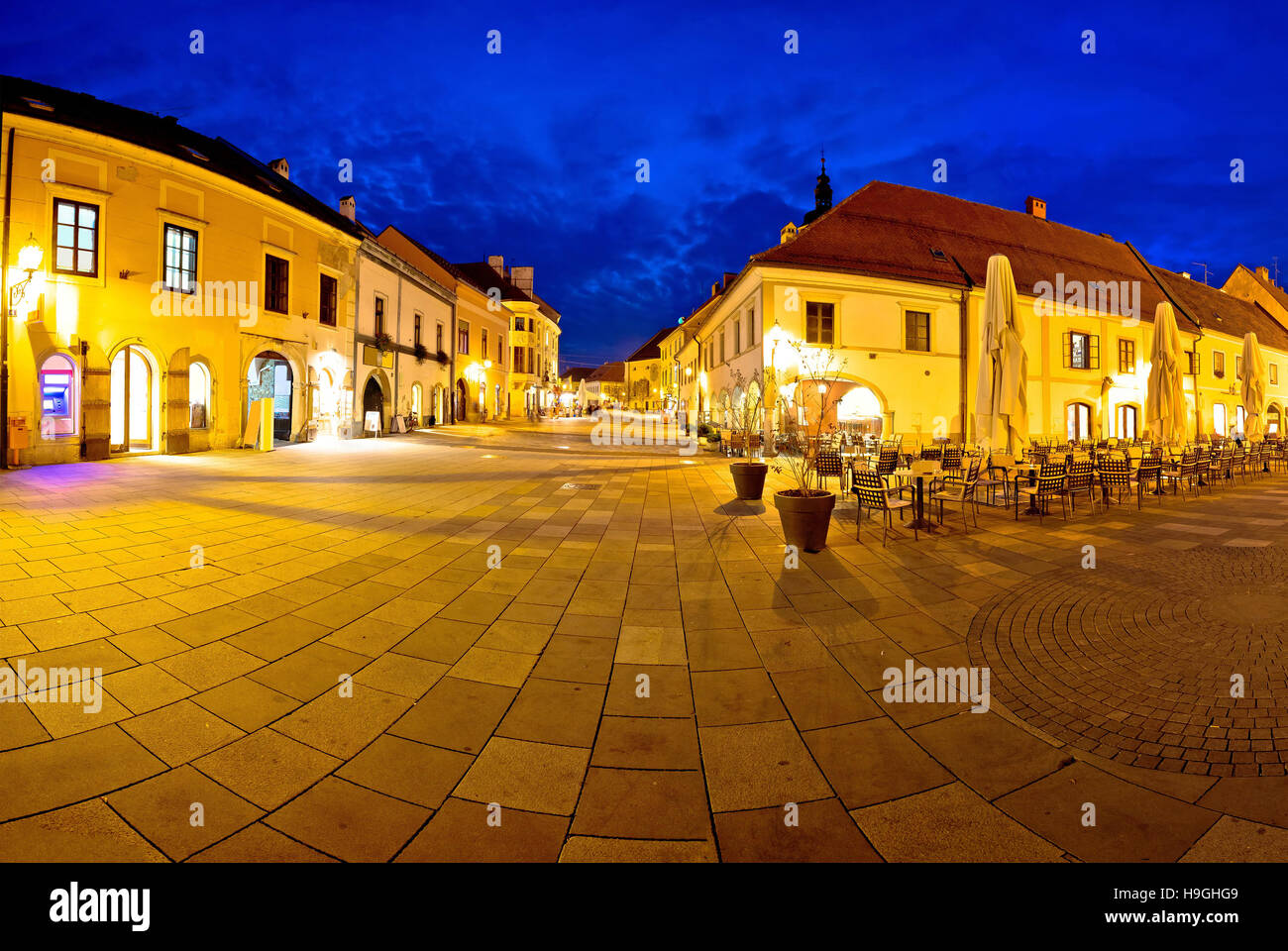 Città di Varazdin piazza centrale serata panorama, cittadina barocca nel nord della Croazia Foto Stock